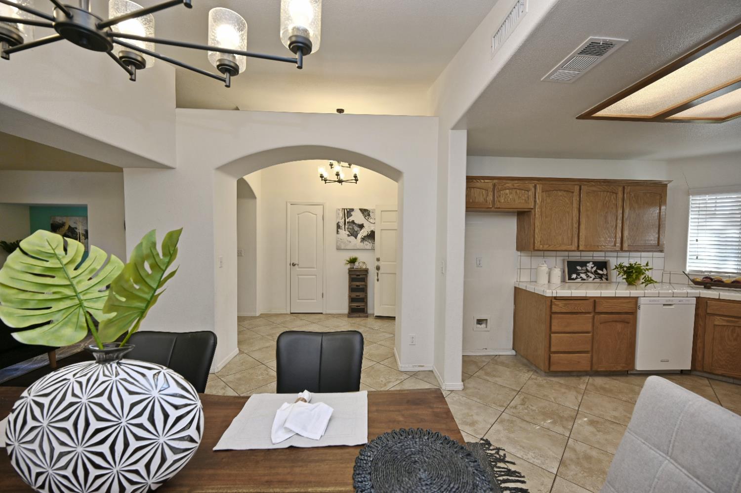 1786 E Everglade Ave, Fresno, CA 93720