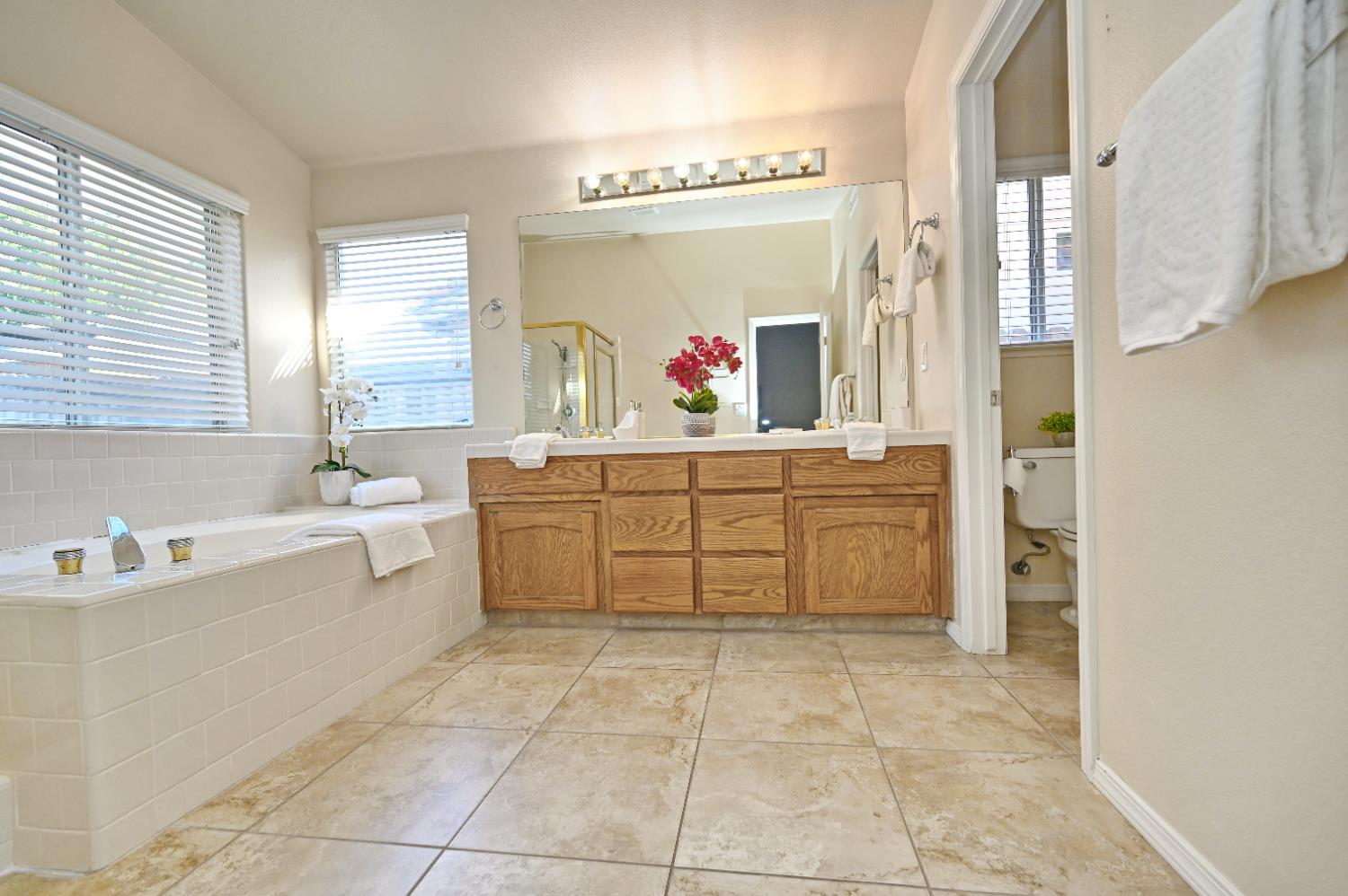 1786 E Everglade Ave, Fresno, CA 93720