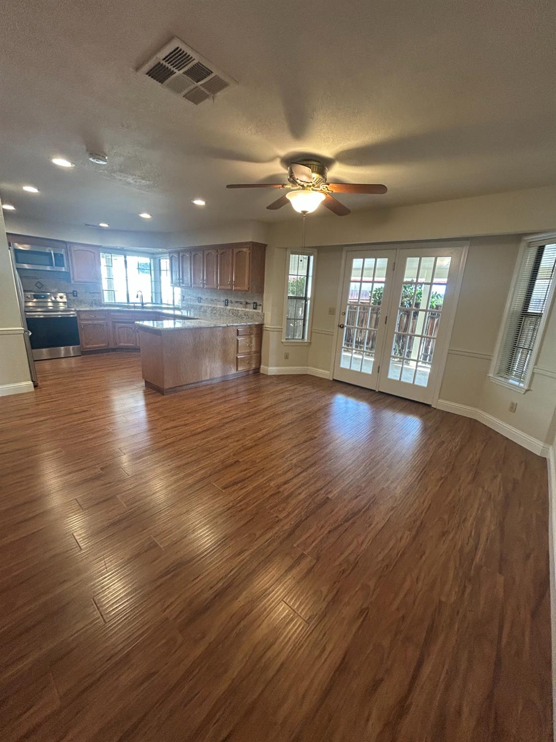 301 W Paul Ave, Clovis, CA 93612