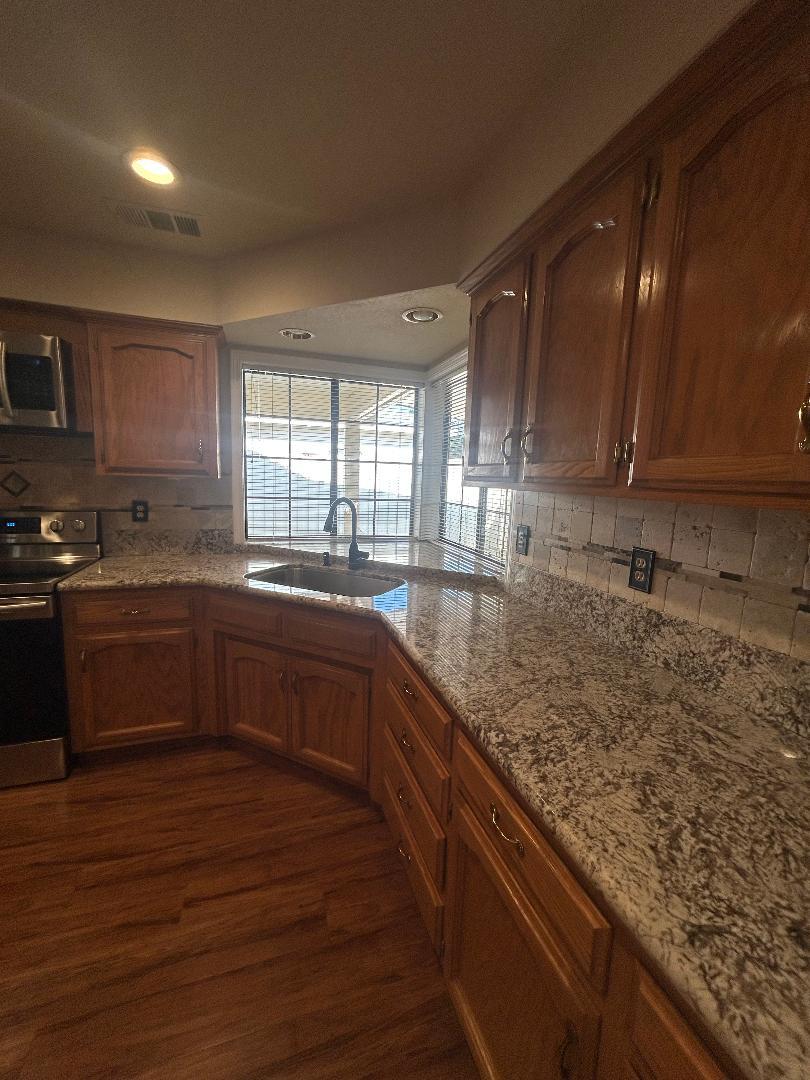 301 W Paul Ave, Clovis, CA 93612