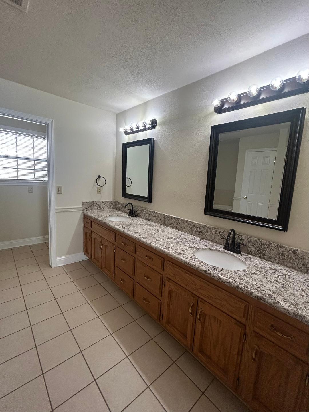 301 W Paul Ave, Clovis, CA 93612