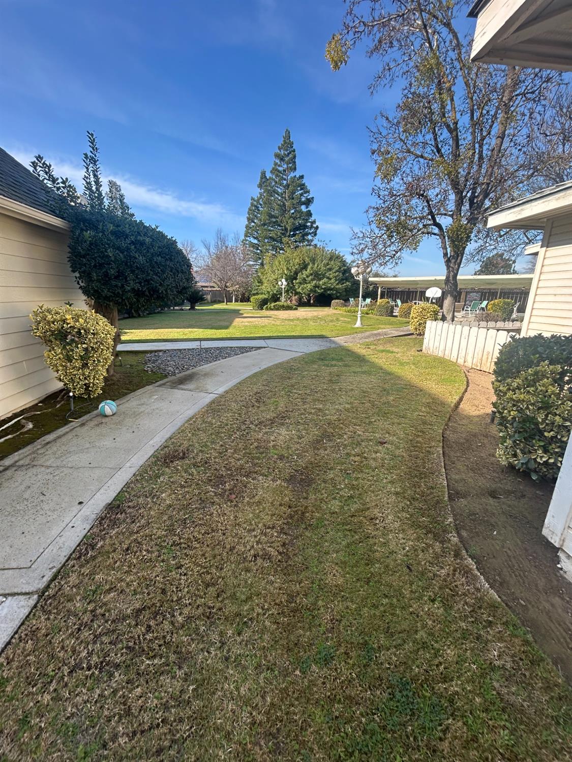 301 W Paul Ave, Clovis, CA 93612