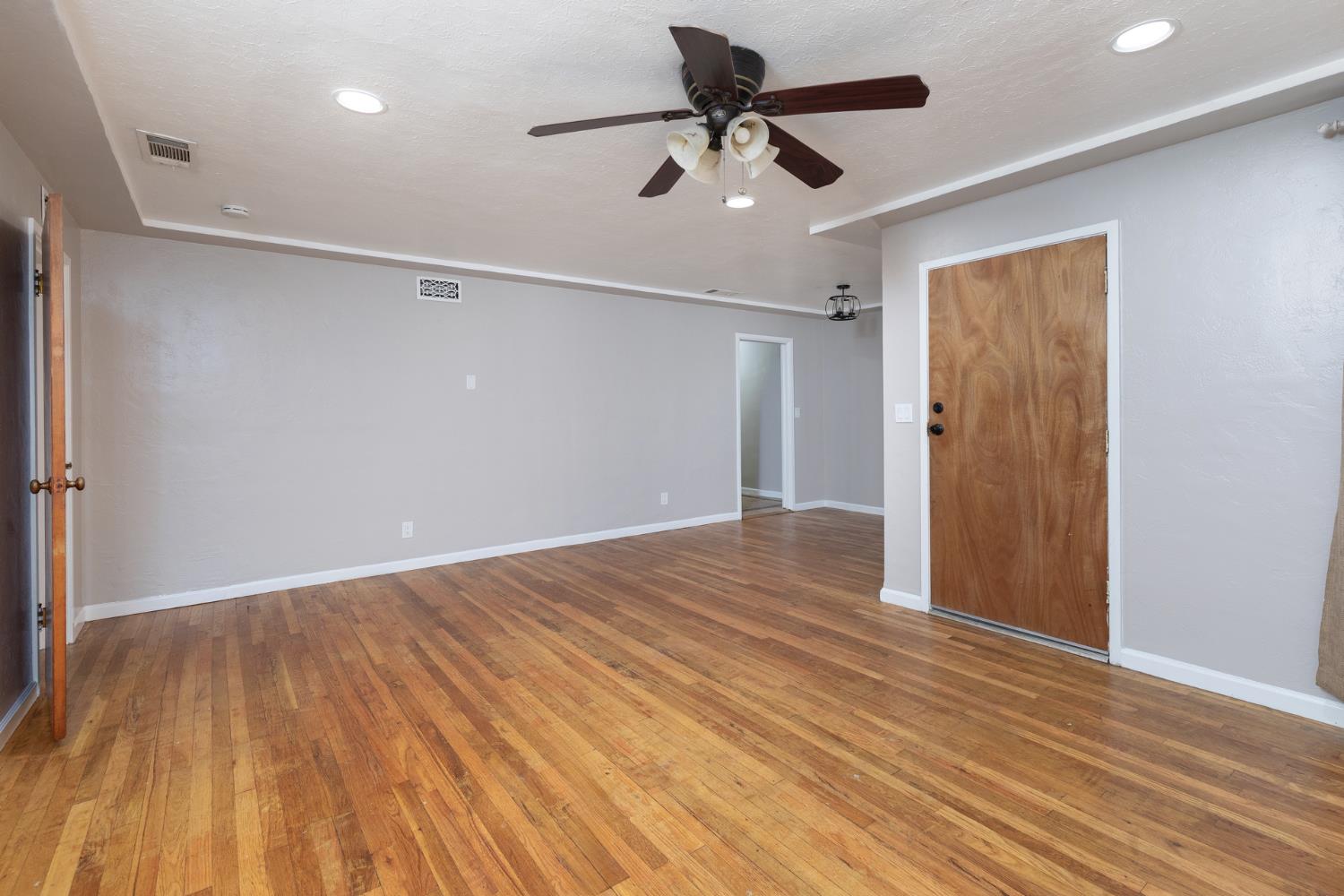 266 E Linden Ave, Reedley, CA 93654