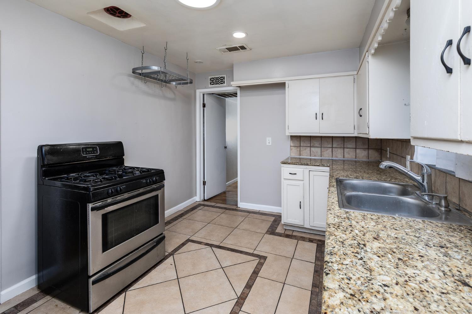 266 E Linden Ave, Reedley, CA 93654