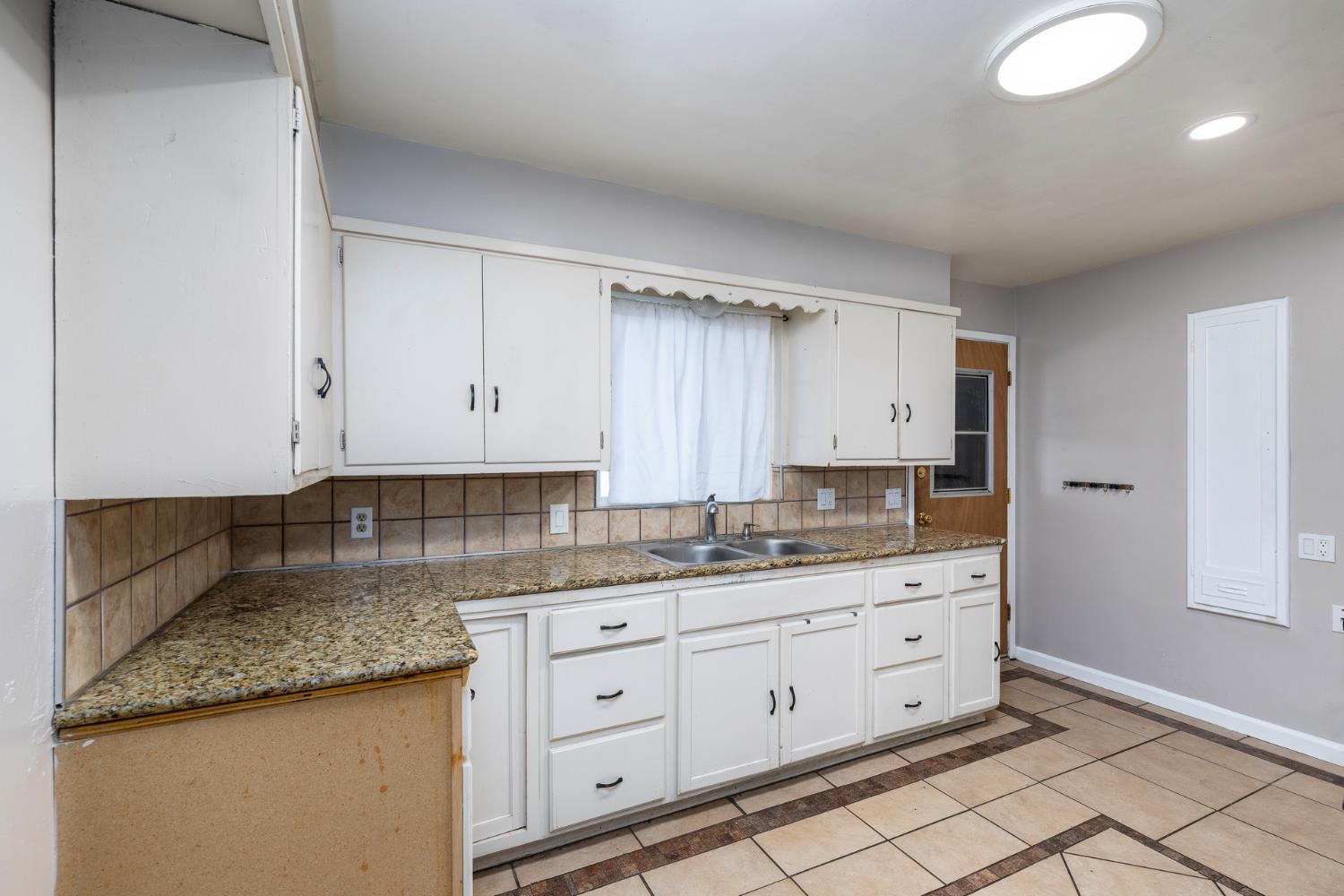 266 E Linden Ave, Reedley, CA 93654