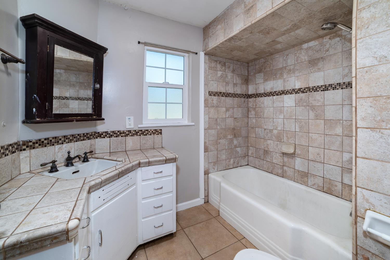 266 E Linden Ave, Reedley, CA 93654