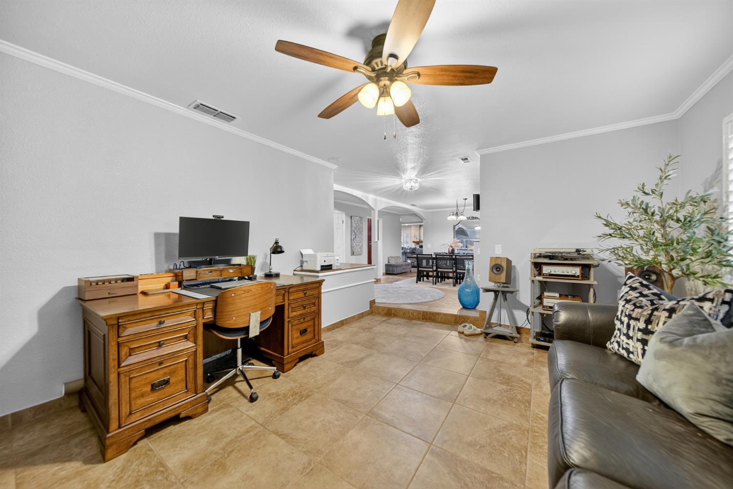 101 Mainberry Dr, Madera, CA 93637