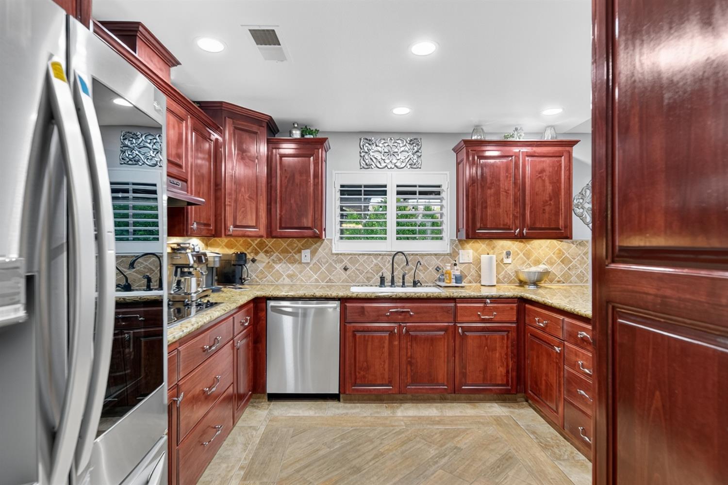 101 Mainberry Dr, Madera, CA 93637