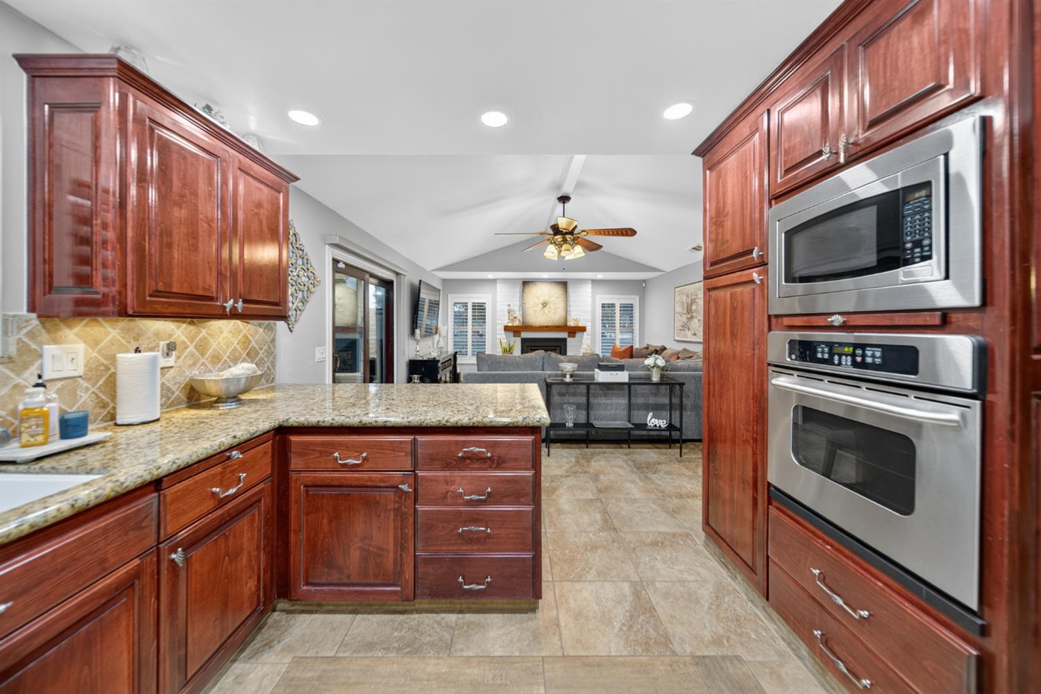 101 Mainberry Dr, Madera, CA 93637