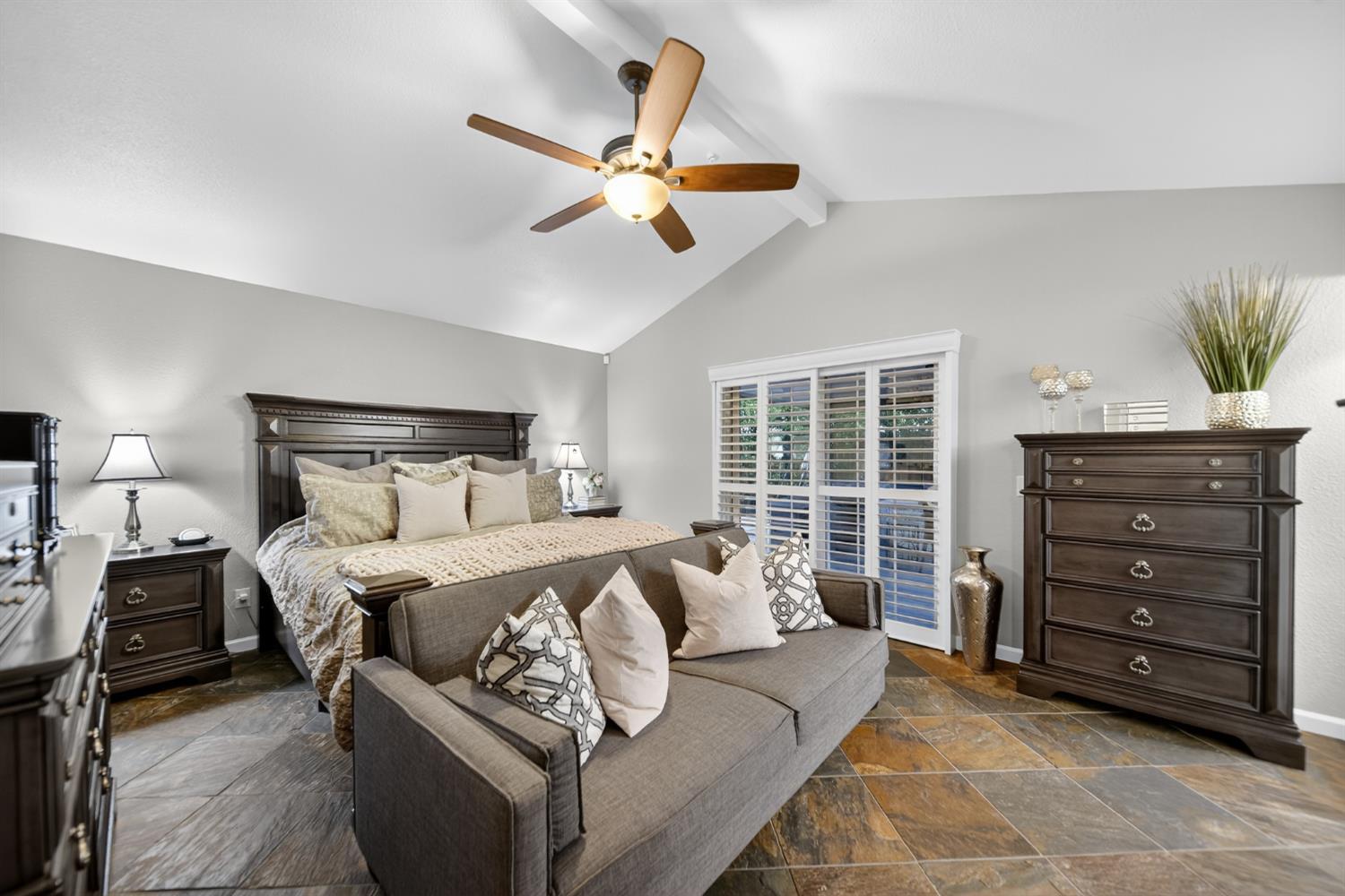 101 Mainberry Dr, Madera, CA 93637