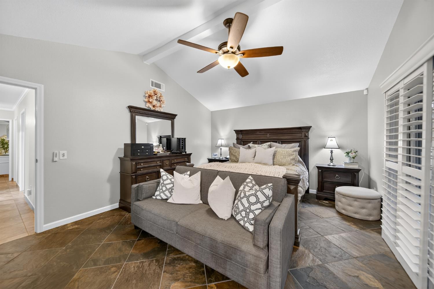 101 Mainberry Dr, Madera, CA 93637