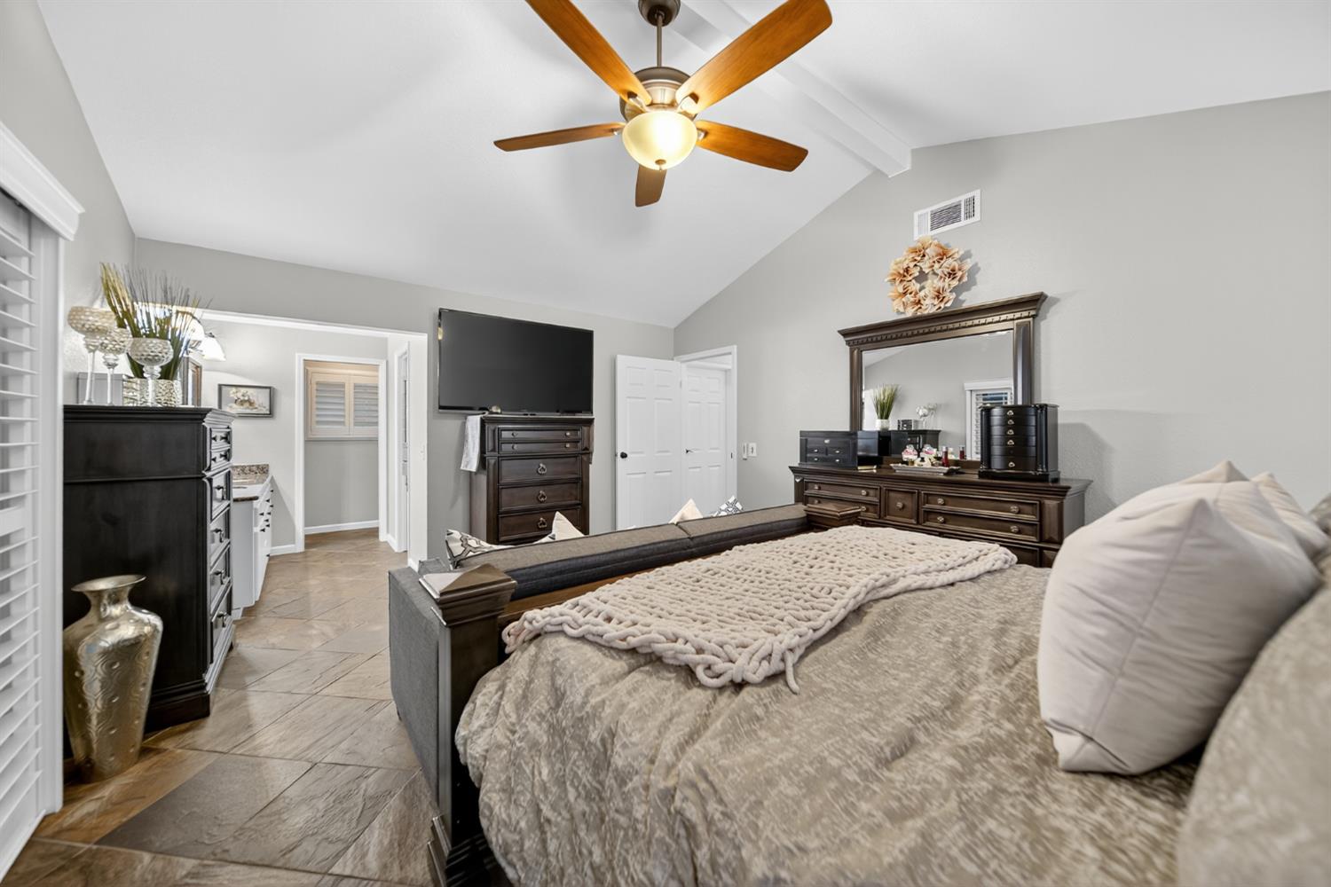 101 Mainberry Dr, Madera, CA 93637