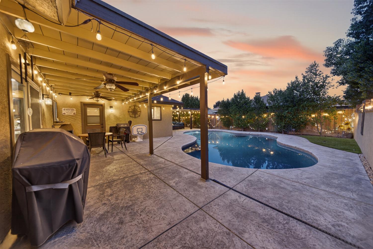 101 Mainberry Dr, Madera, CA 93637