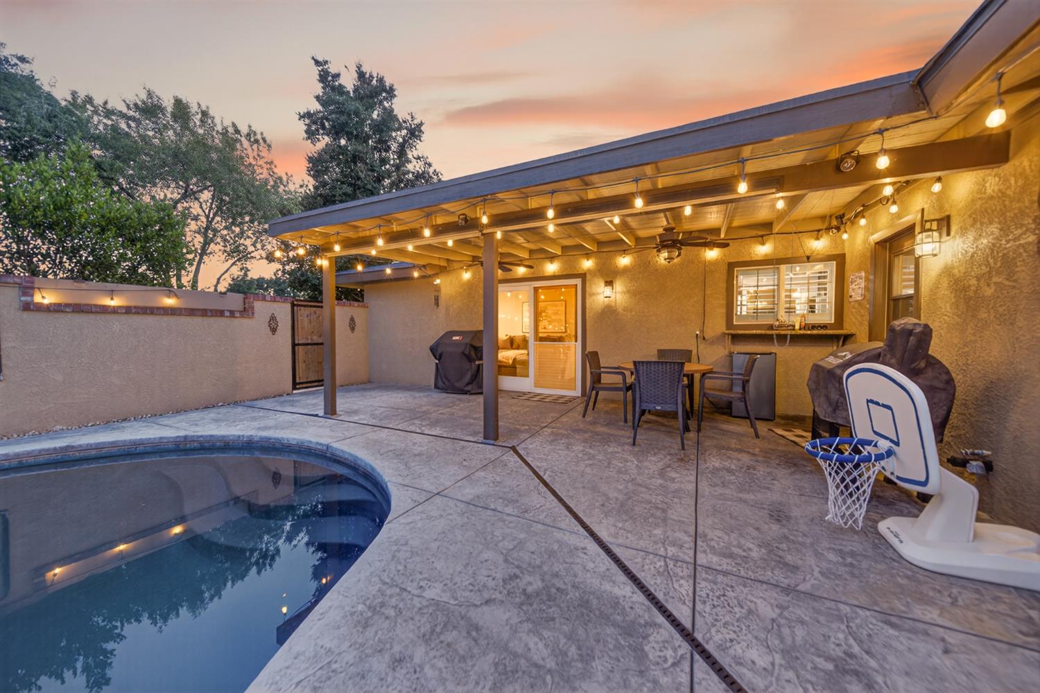 101 Mainberry Dr, Madera, CA 93637