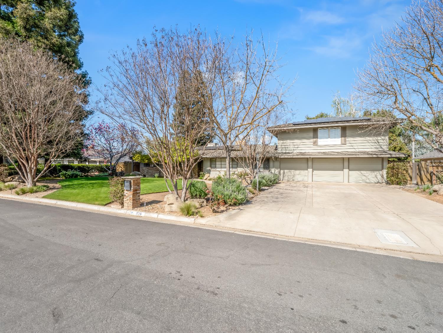 1726 W San Madele Ave, Fresno, CA 93711