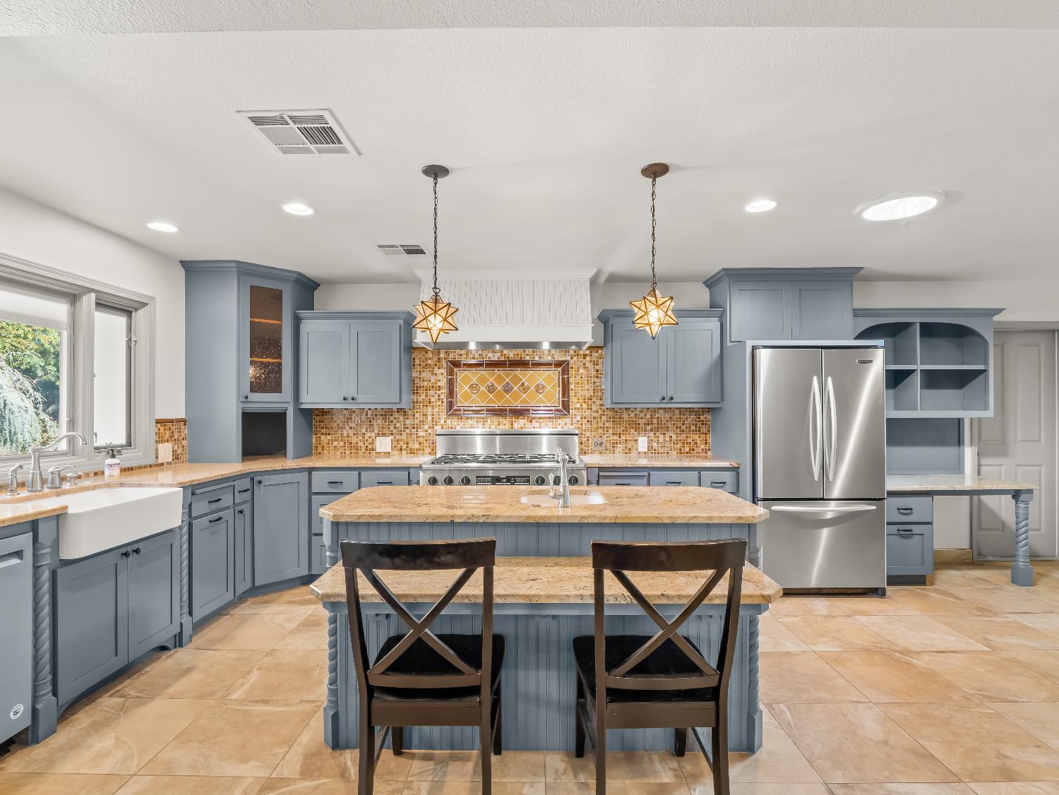 1726 W San Madele Ave, Fresno, CA 93711