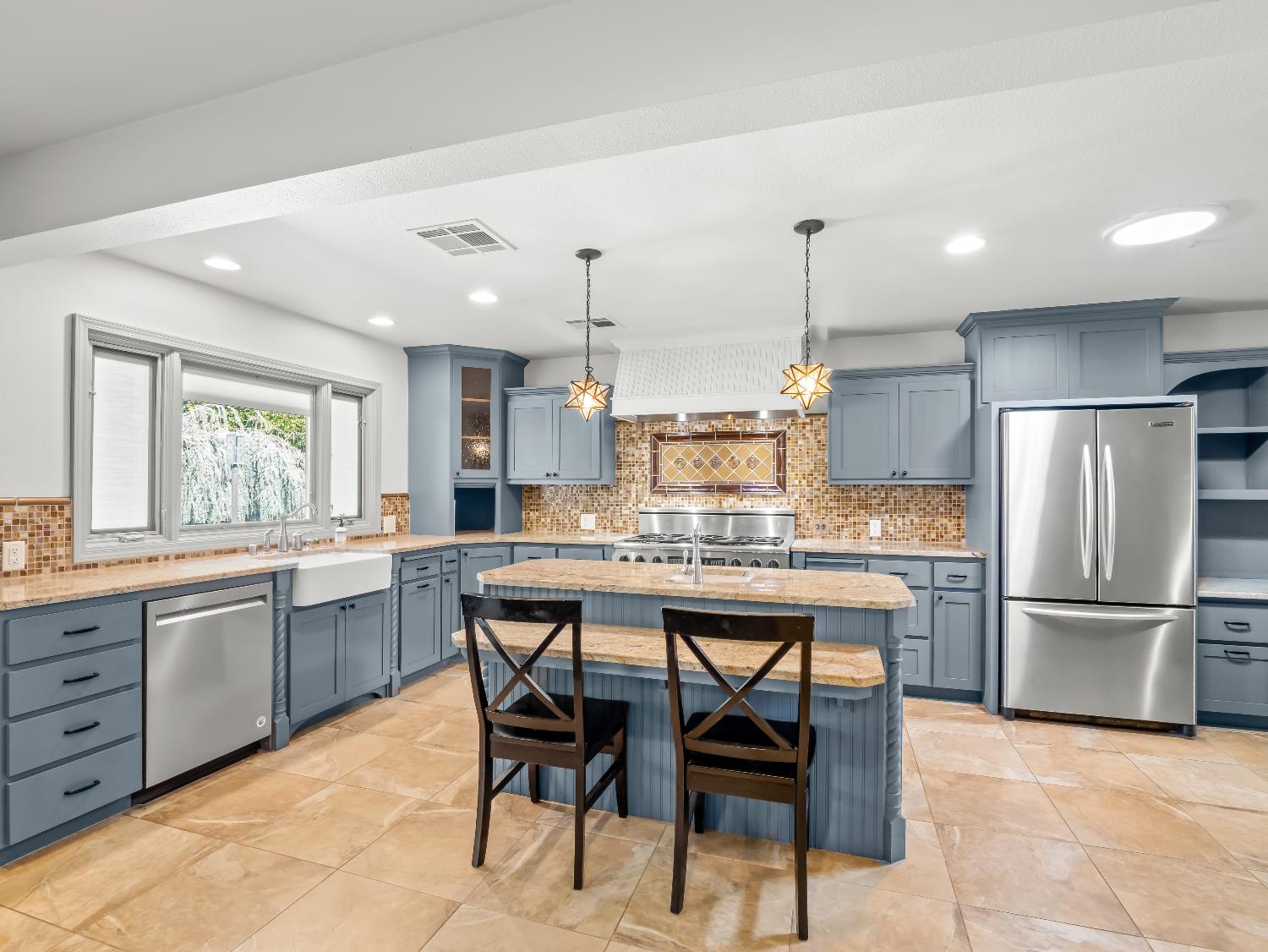 1726 W San Madele Ave, Fresno, CA 93711