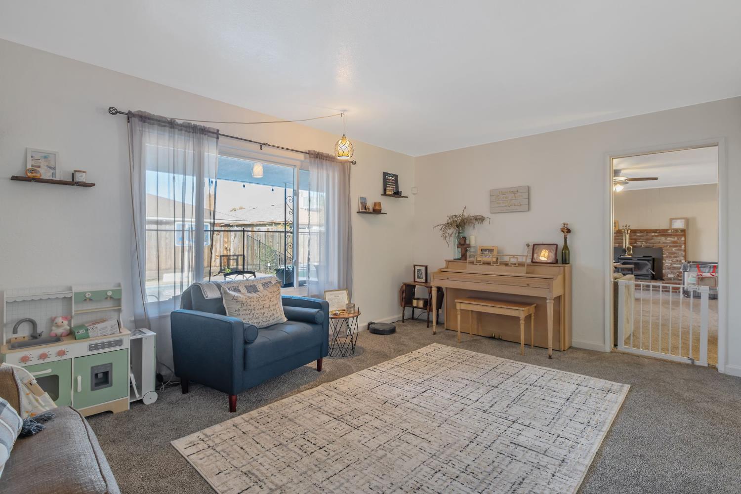 1310 E Sample Ave, Fresno, CA 93710