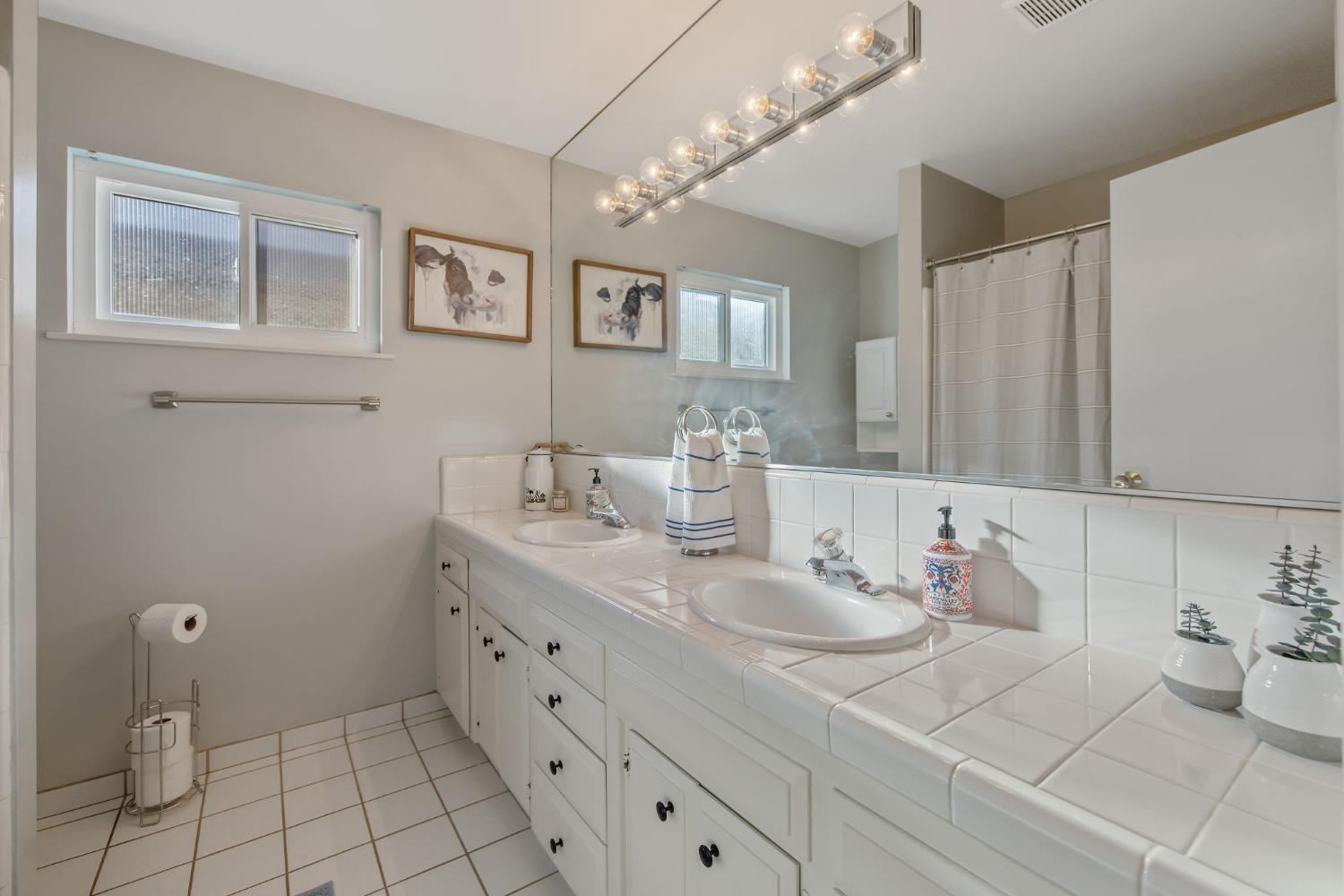 1310 E Sample Ave, Fresno, CA 93710