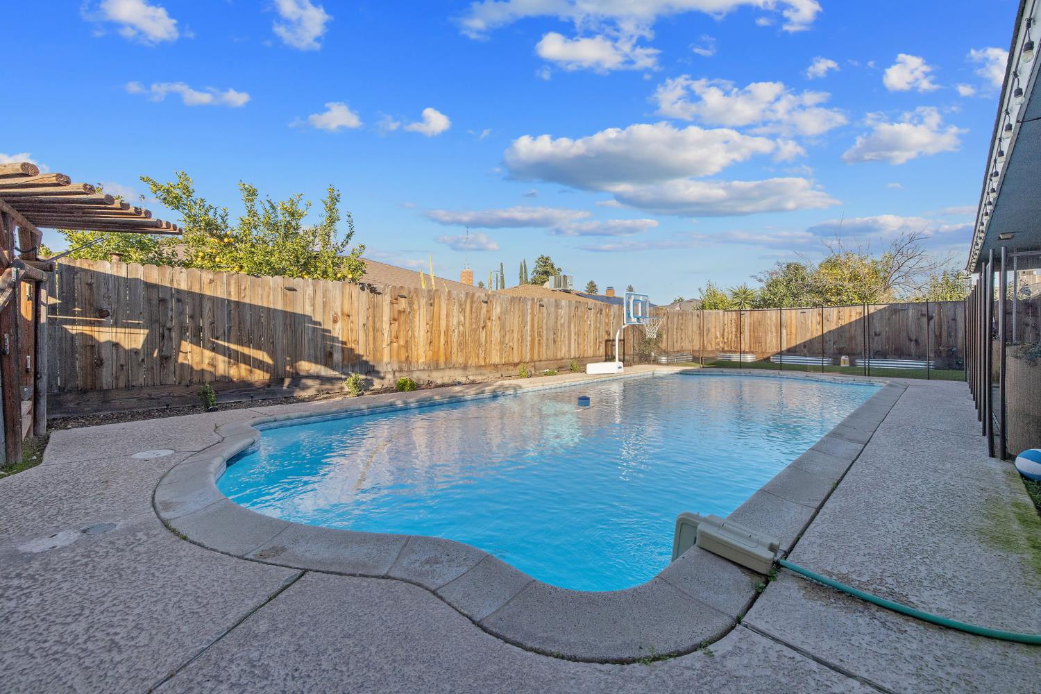 1310 E Sample Ave, Fresno, CA 93710