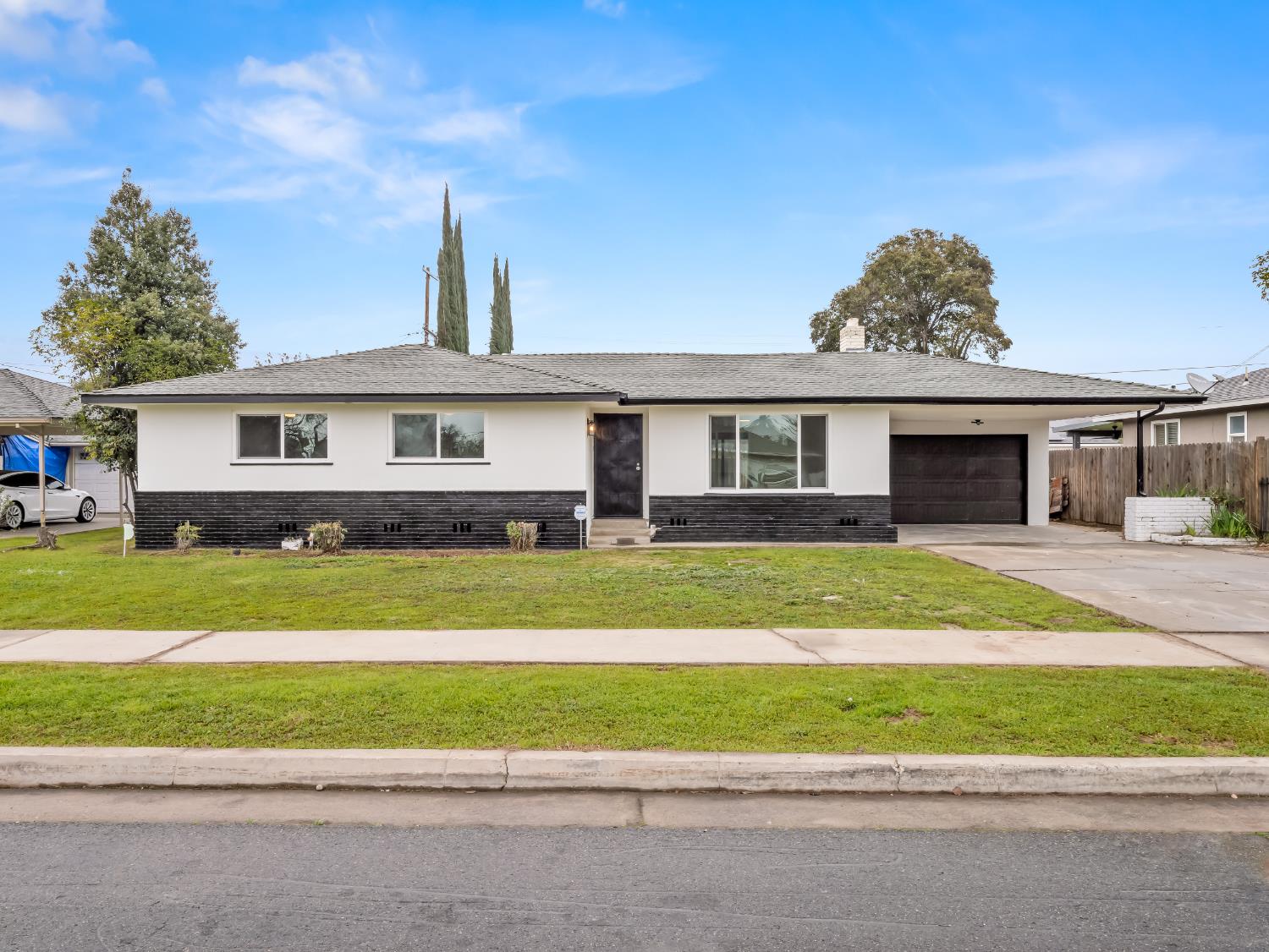 568 E San Ramon Ave, Fresno, CA 93710
