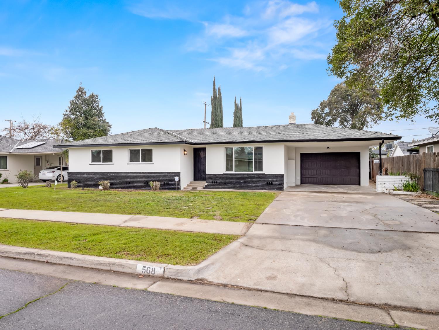 568 E San Ramon Ave, Fresno, CA 93710