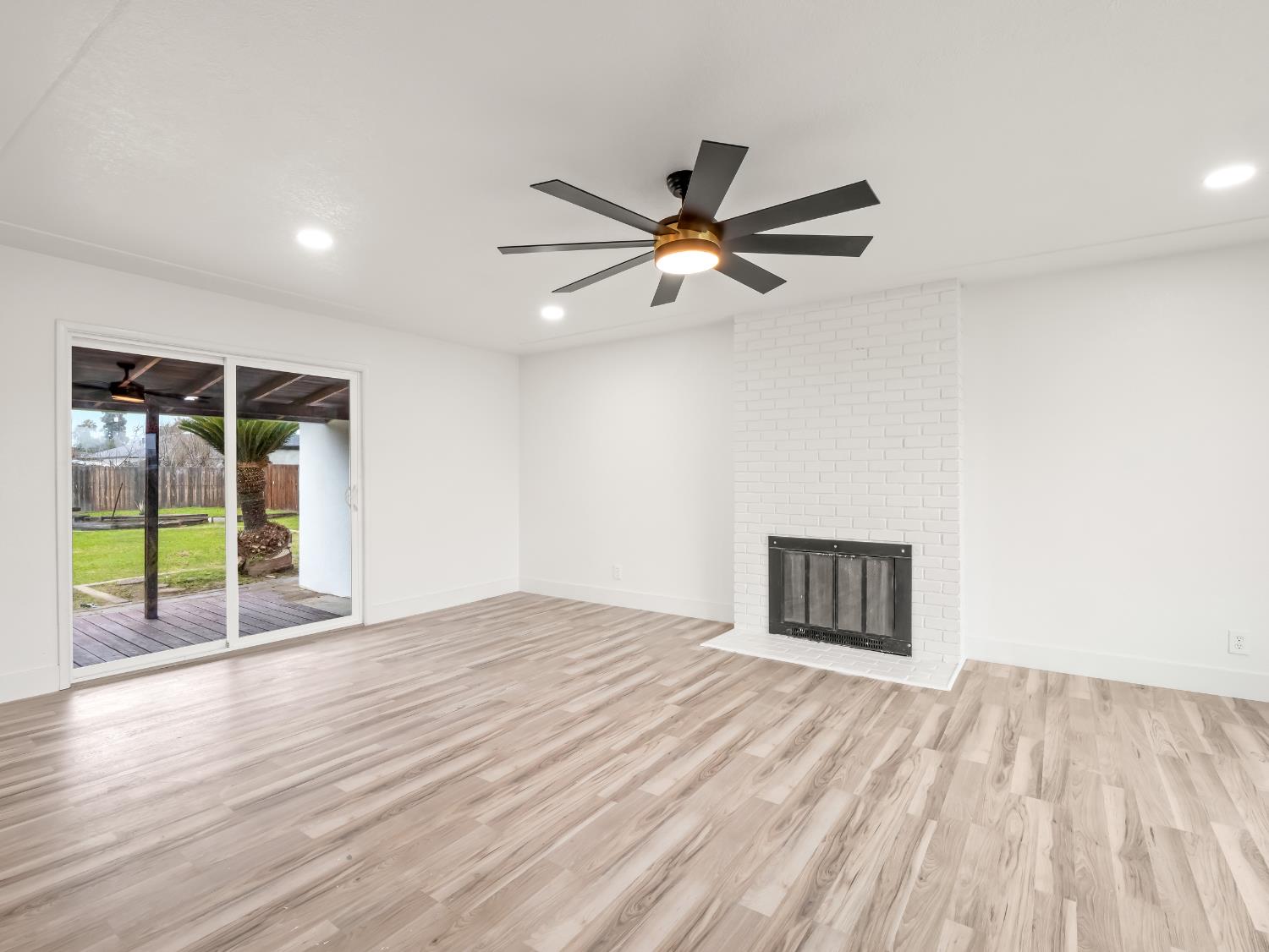 568 E San Ramon Ave, Fresno, CA 93710