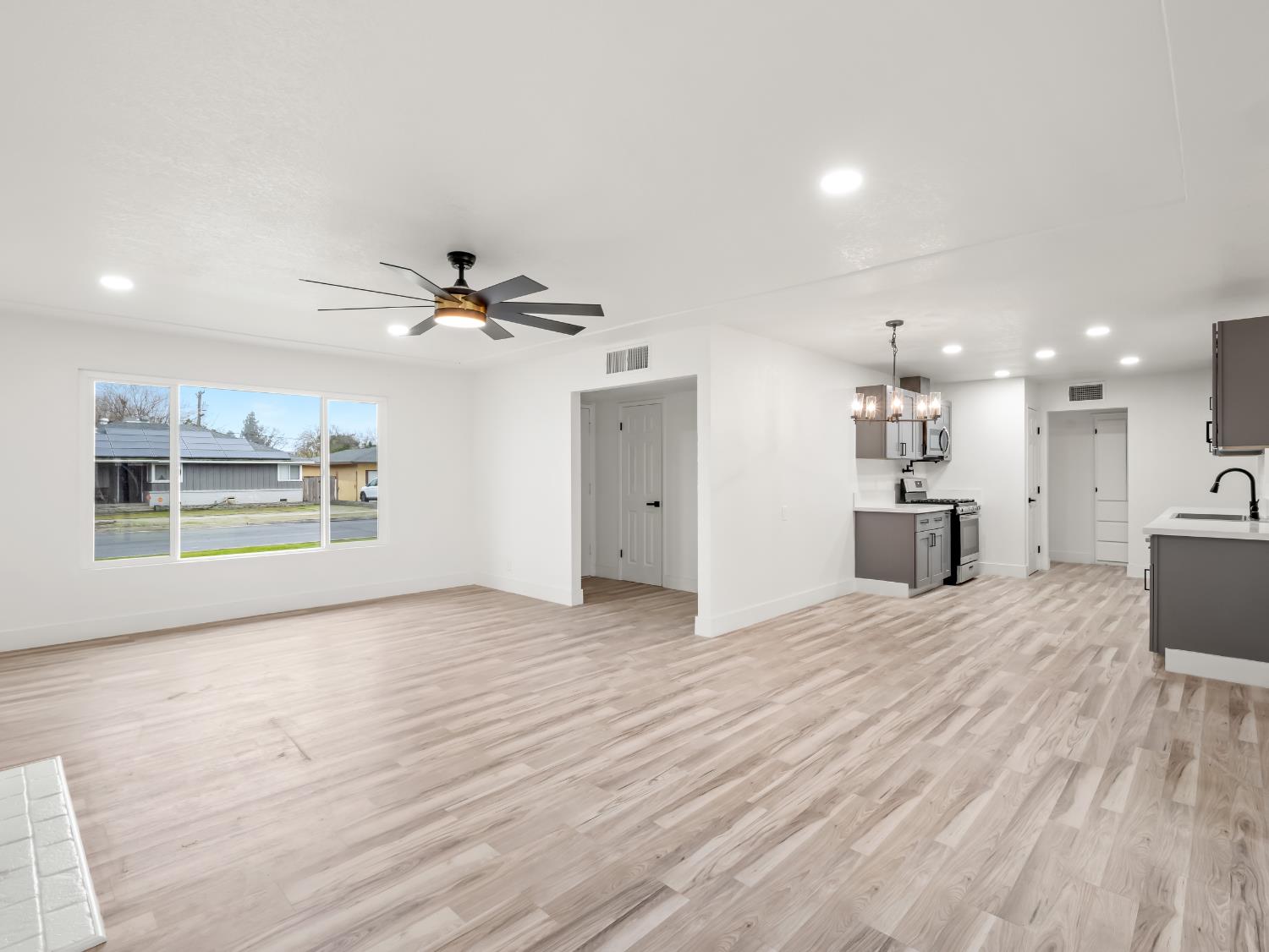 568 E San Ramon Ave, Fresno, CA 93710