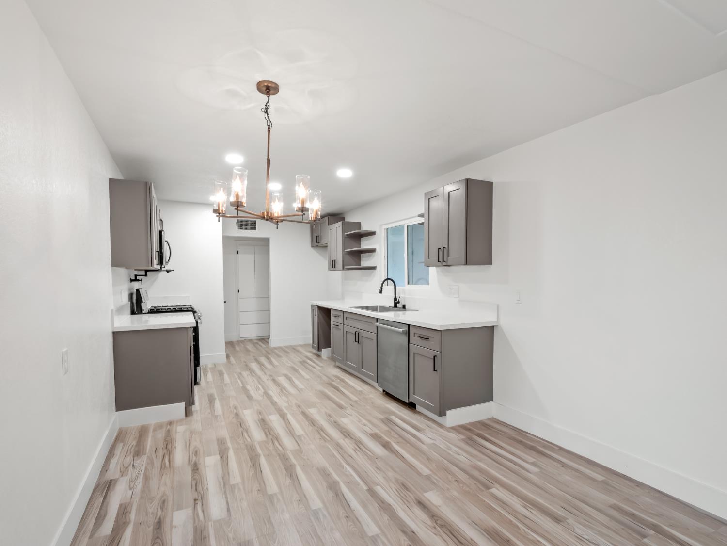 568 E San Ramon Ave, Fresno, CA 93710