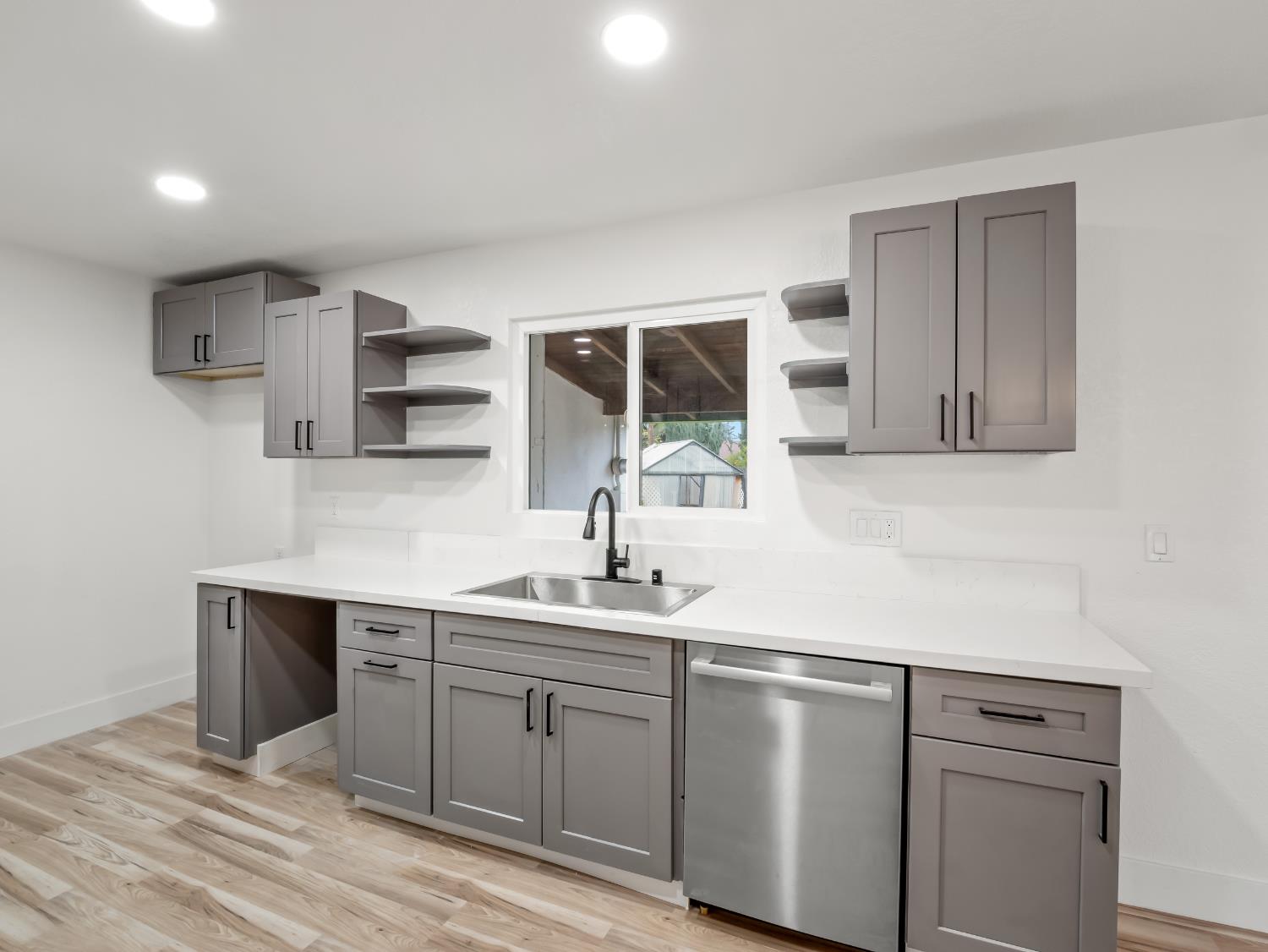 568 E San Ramon Ave, Fresno, CA 93710