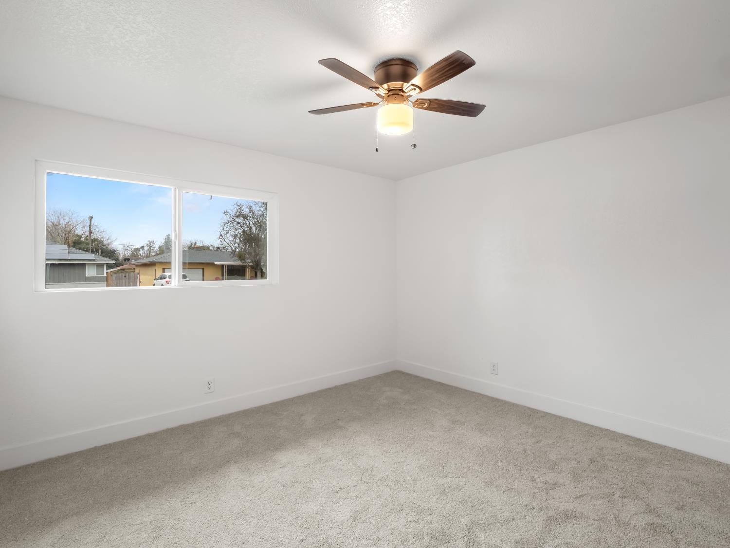 568 E San Ramon Ave, Fresno, CA 93710