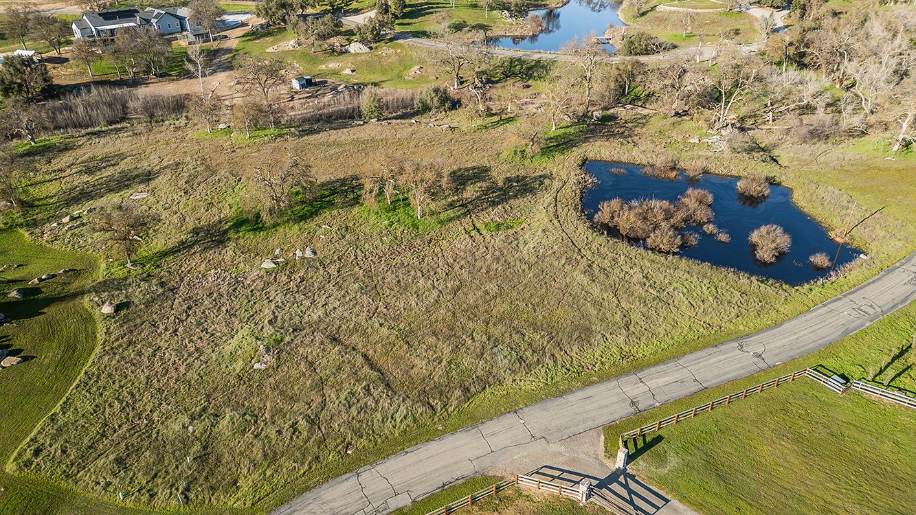 14798 Feather Woods Ln, Prather, CA 93651