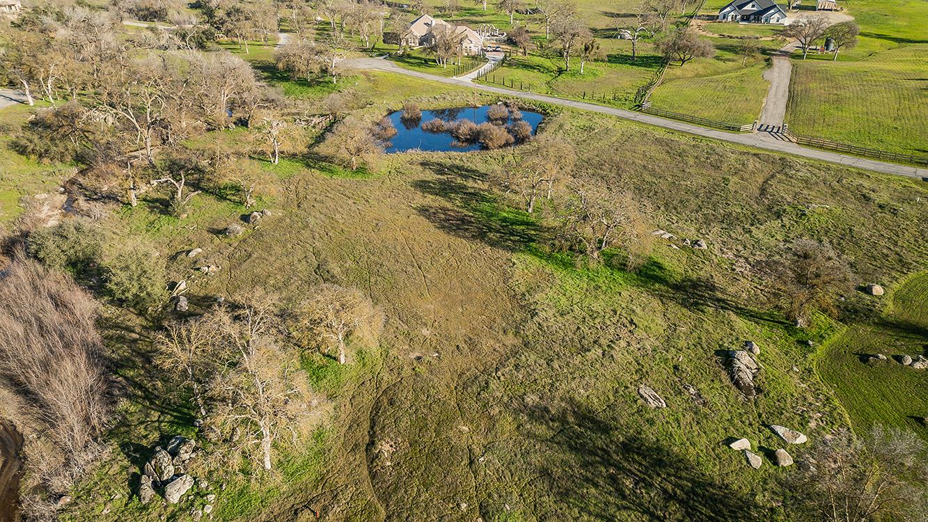 14798 Feather Woods Ln, Prather, CA 93651