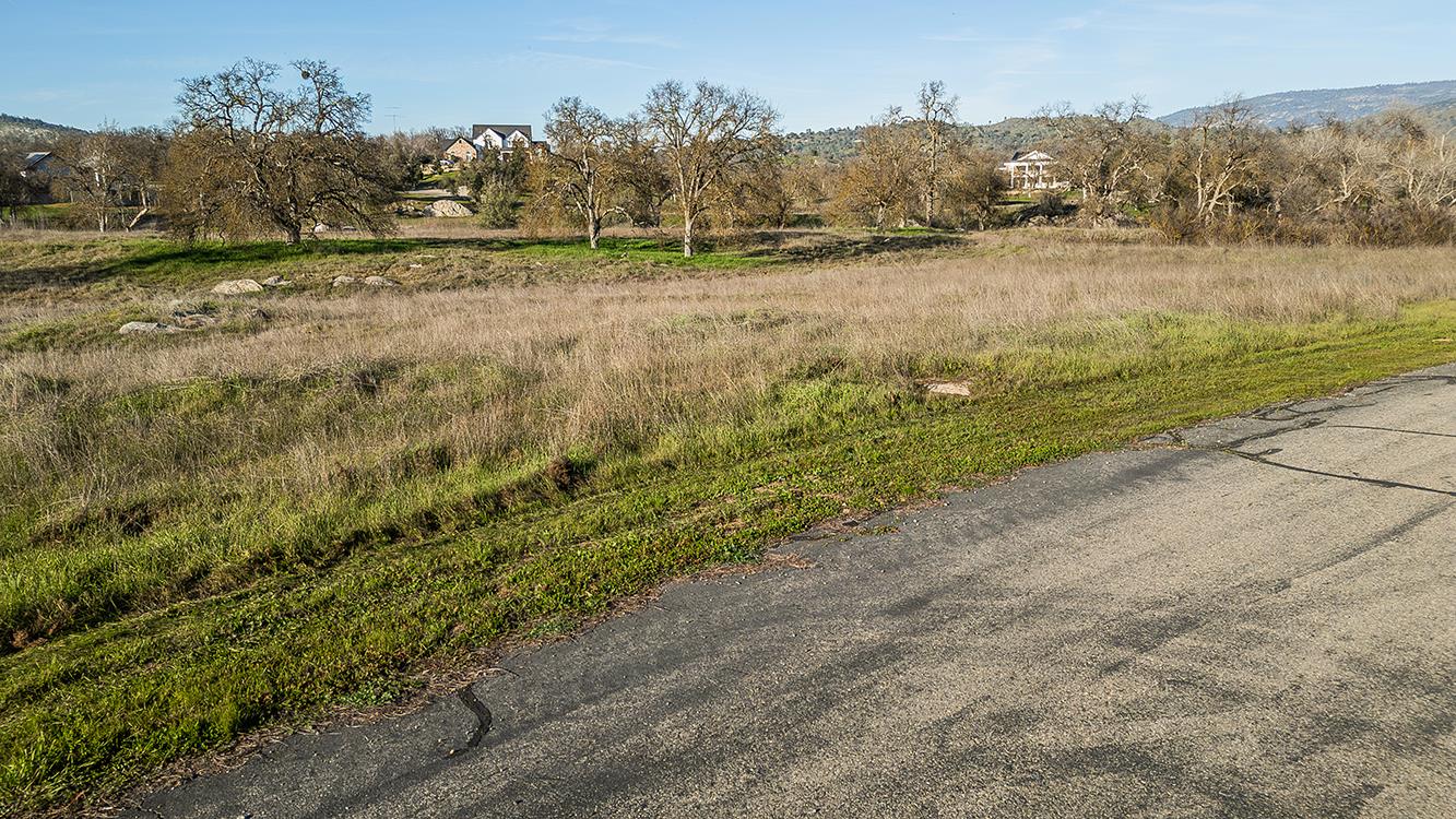 14798 Feather Woods Ln, Prather, CA 93651