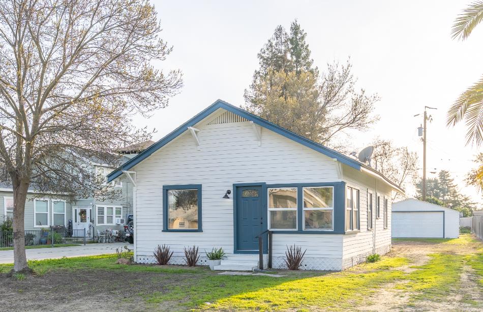 13475 Pear St, Caruthers, CA 93609