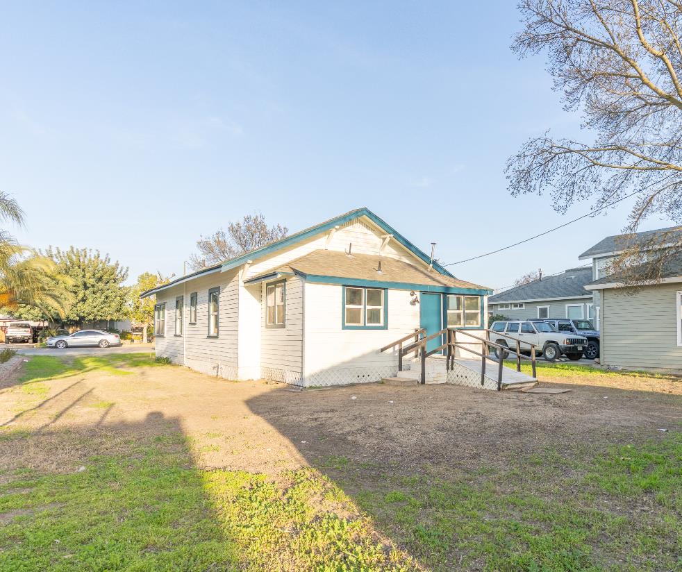 13475 Pear St, Caruthers, CA 93609