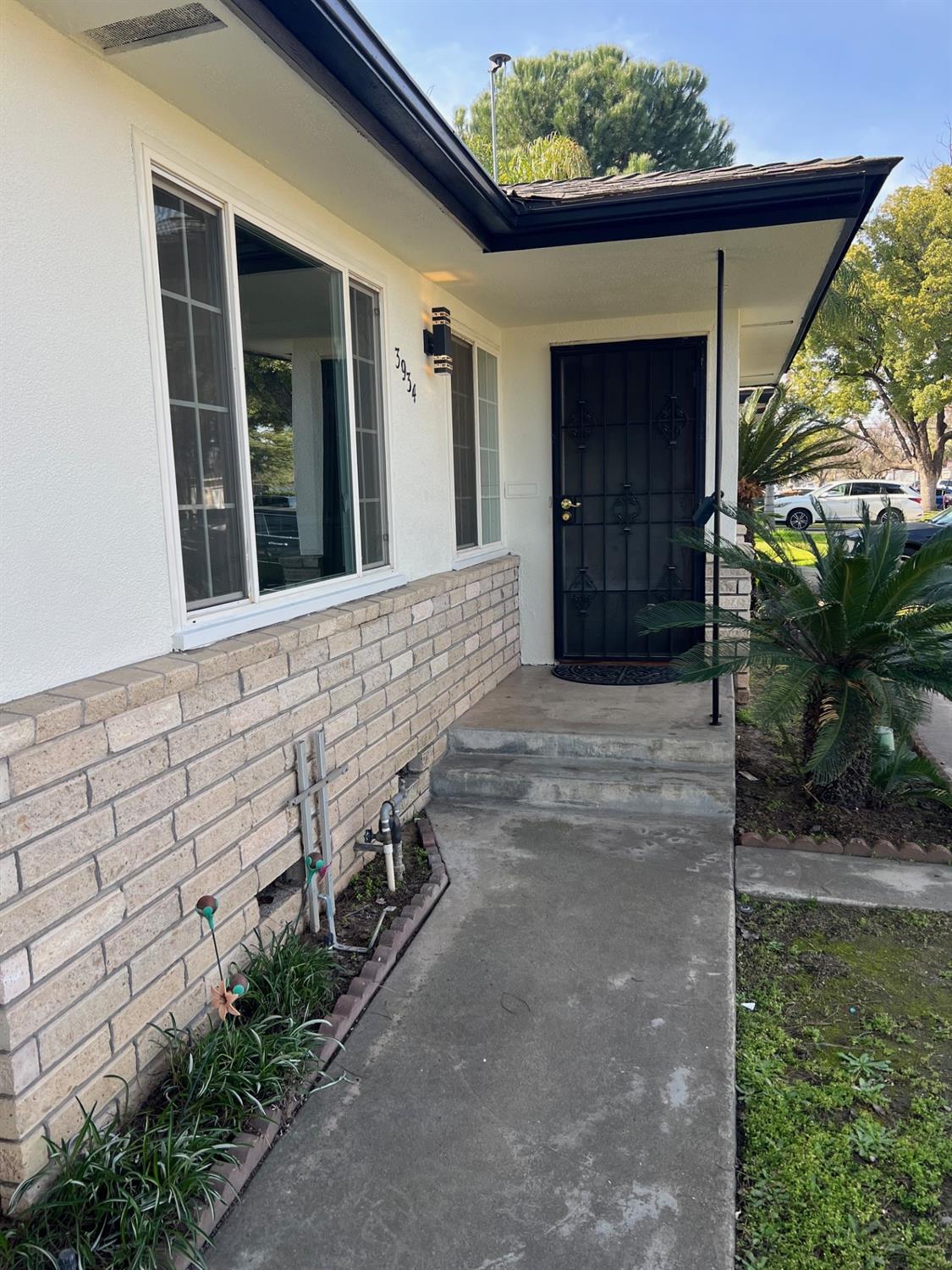 3934 E Sussex Way, Fresno, CA 93726