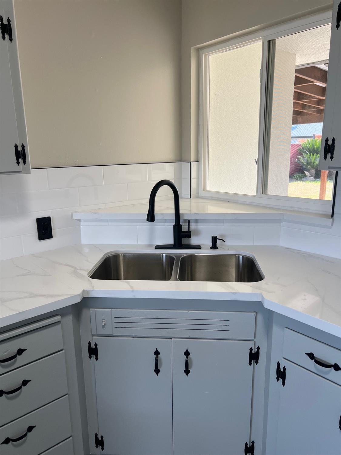 3934 E Sussex Way, Fresno, CA 93726