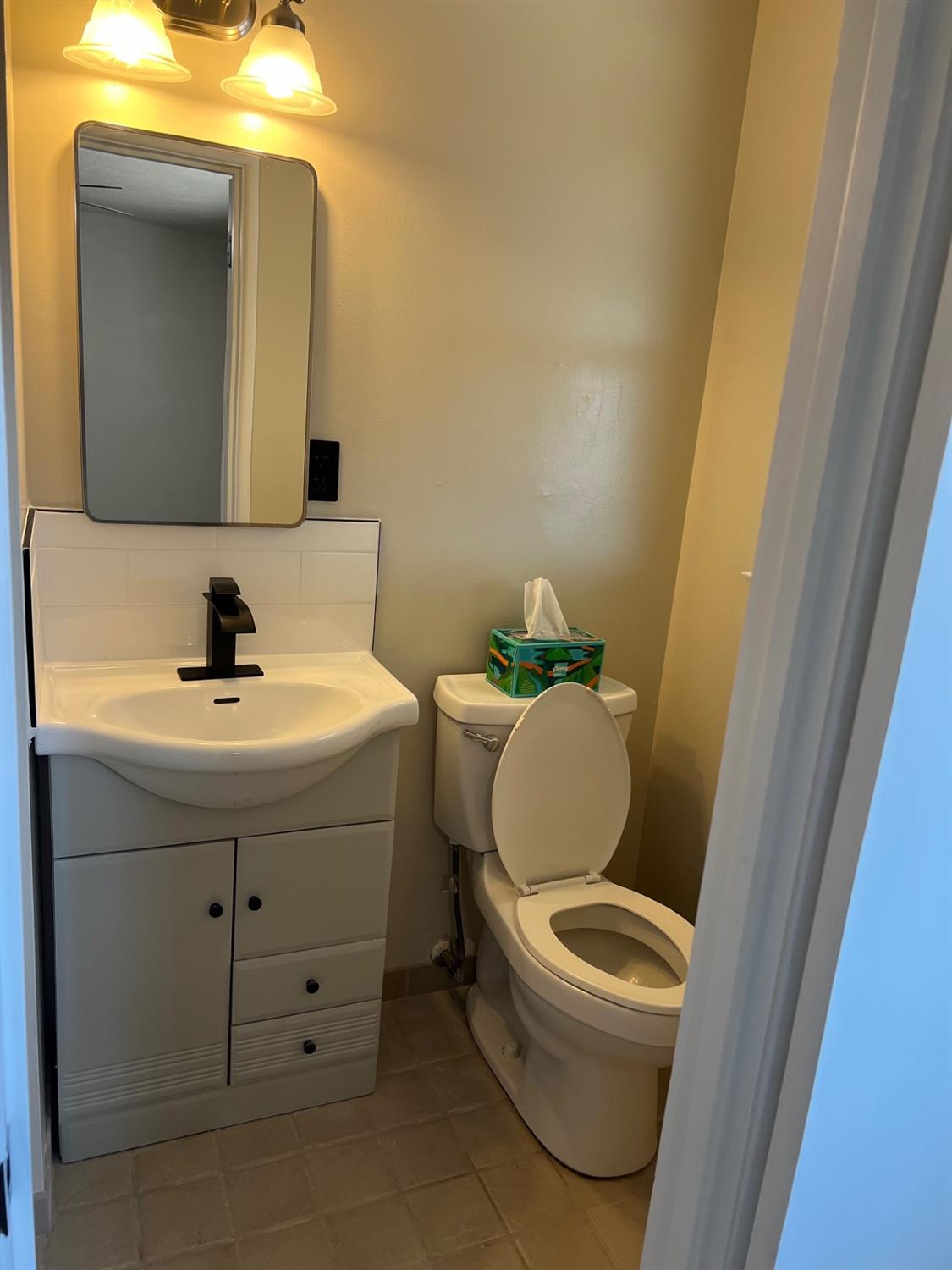 3934 E Sussex Way, Fresno, CA 93726