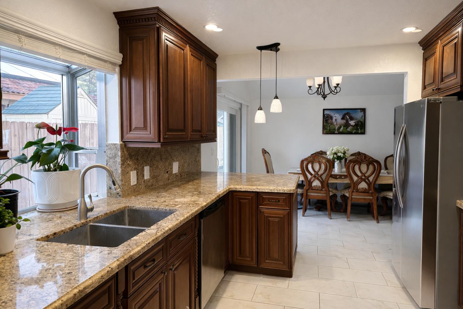 6552 N Blythe Ave, Fresno, CA 93722