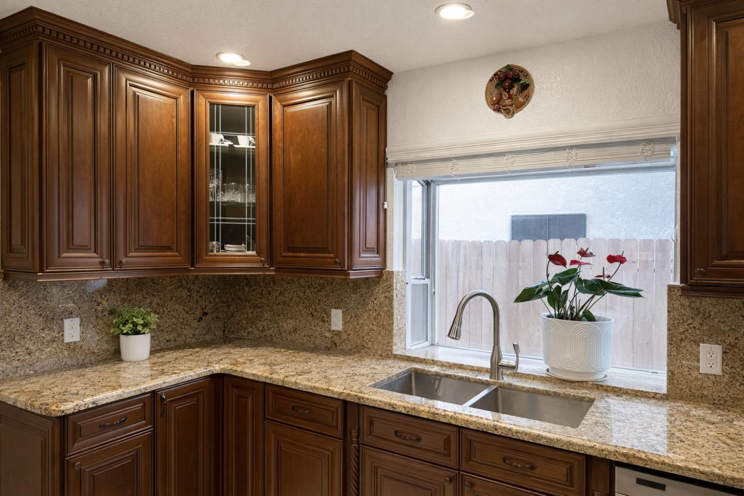 6552 N Blythe Ave, Fresno, CA 93722