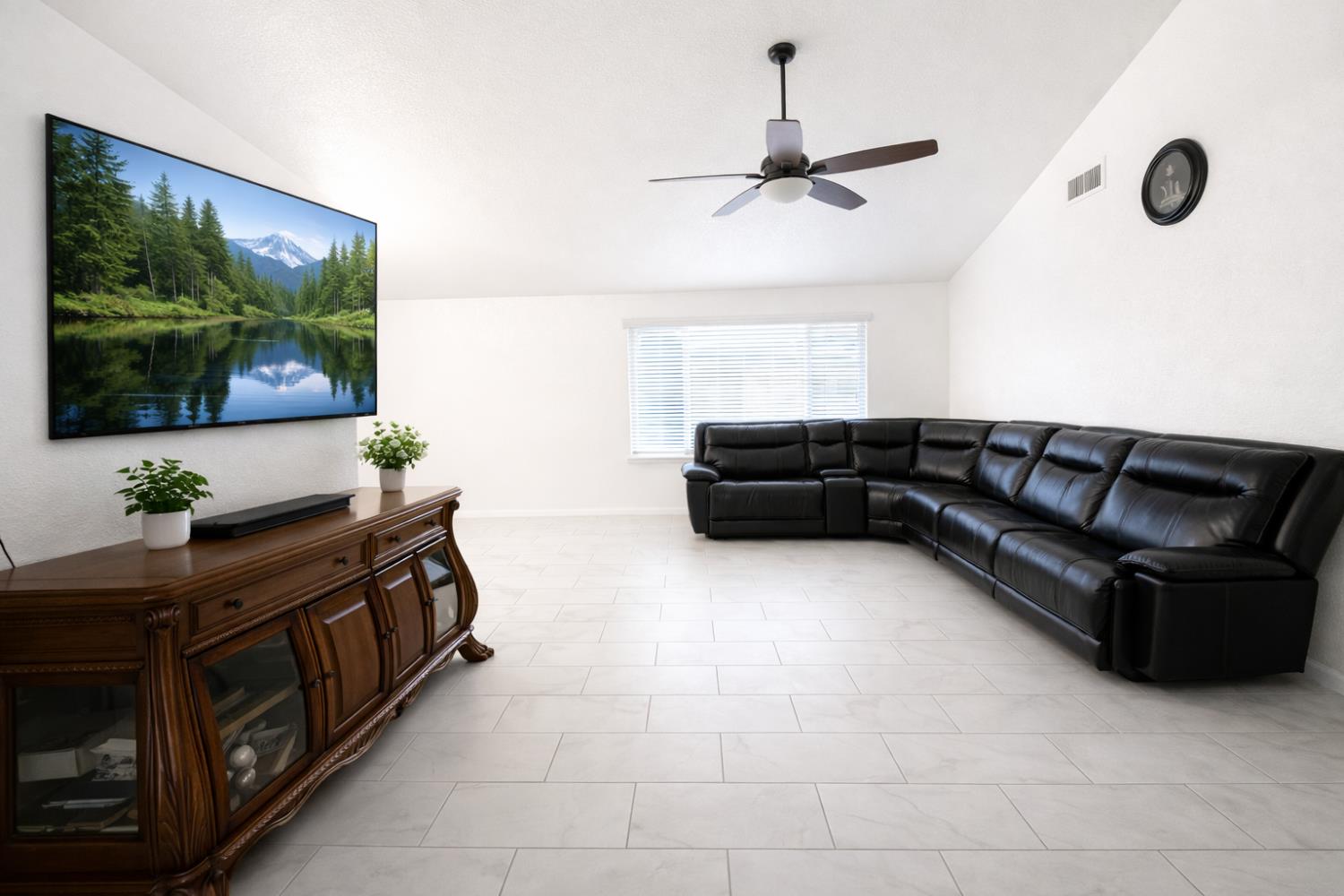 6552 N Blythe Ave, Fresno, CA 93722