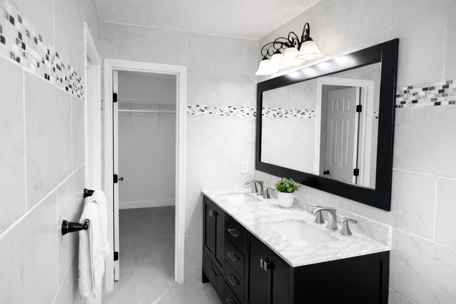 6552 N Blythe Ave, Fresno, CA 93722