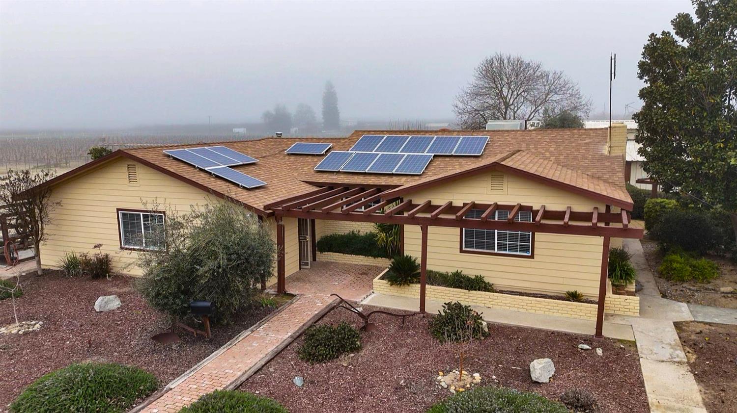 2104 W Magnolia Ave, Caruthers, CA 93609