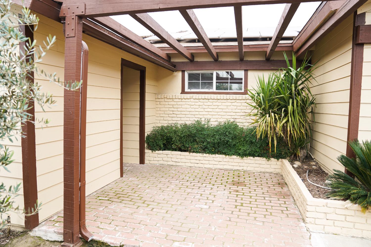 2104 W Magnolia Ave, Caruthers, CA 93609