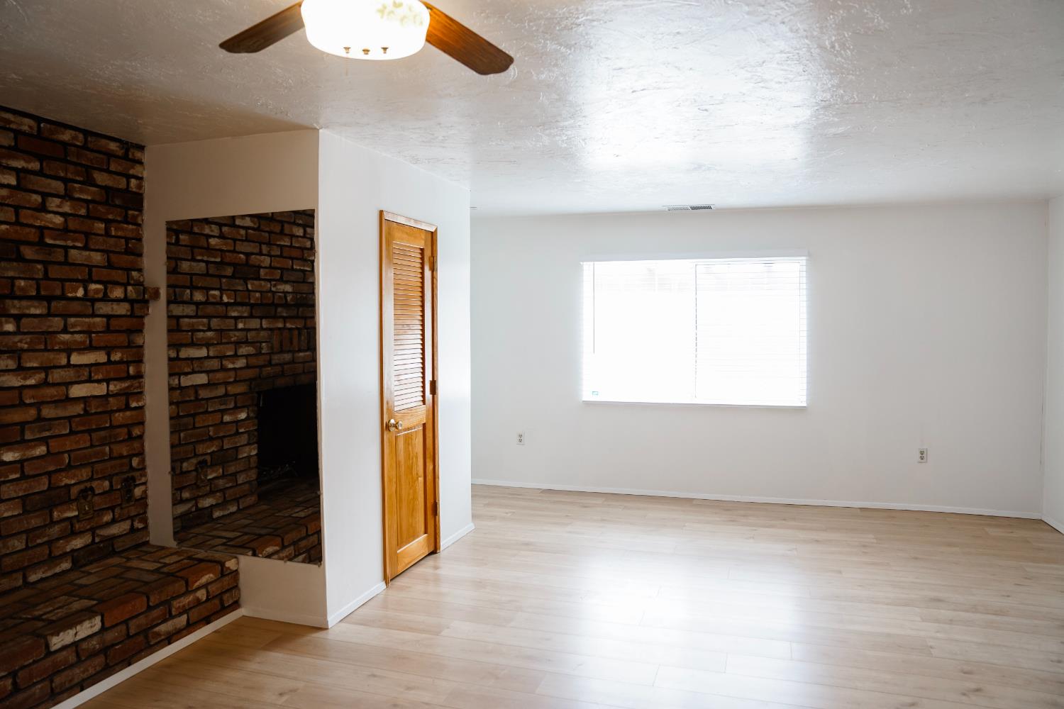 2104 W Magnolia Ave, Caruthers, CA 93609