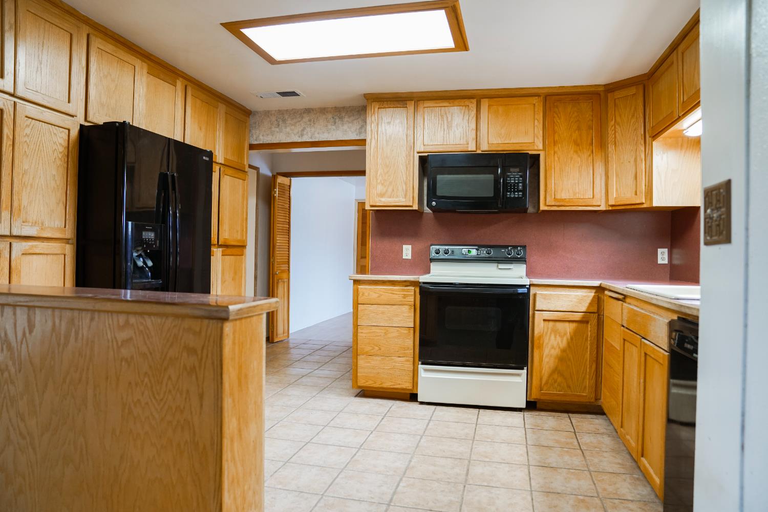 2104 W Magnolia Ave, Caruthers, CA 93609