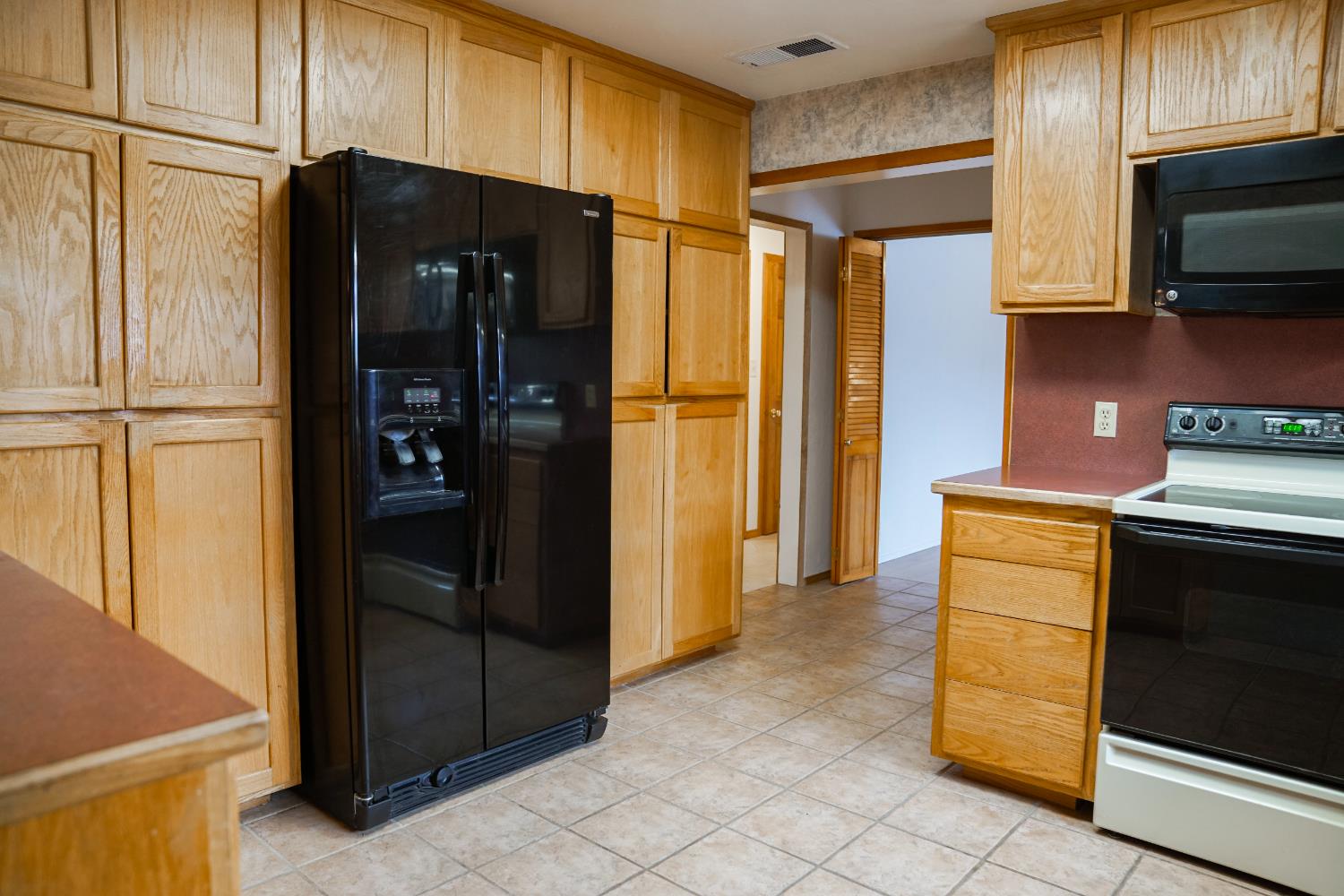 2104 W Magnolia Ave, Caruthers, CA 93609