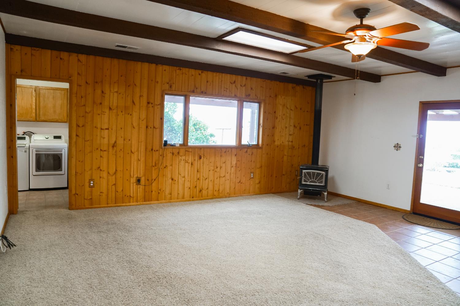 2104 W Magnolia Ave, Caruthers, CA 93609