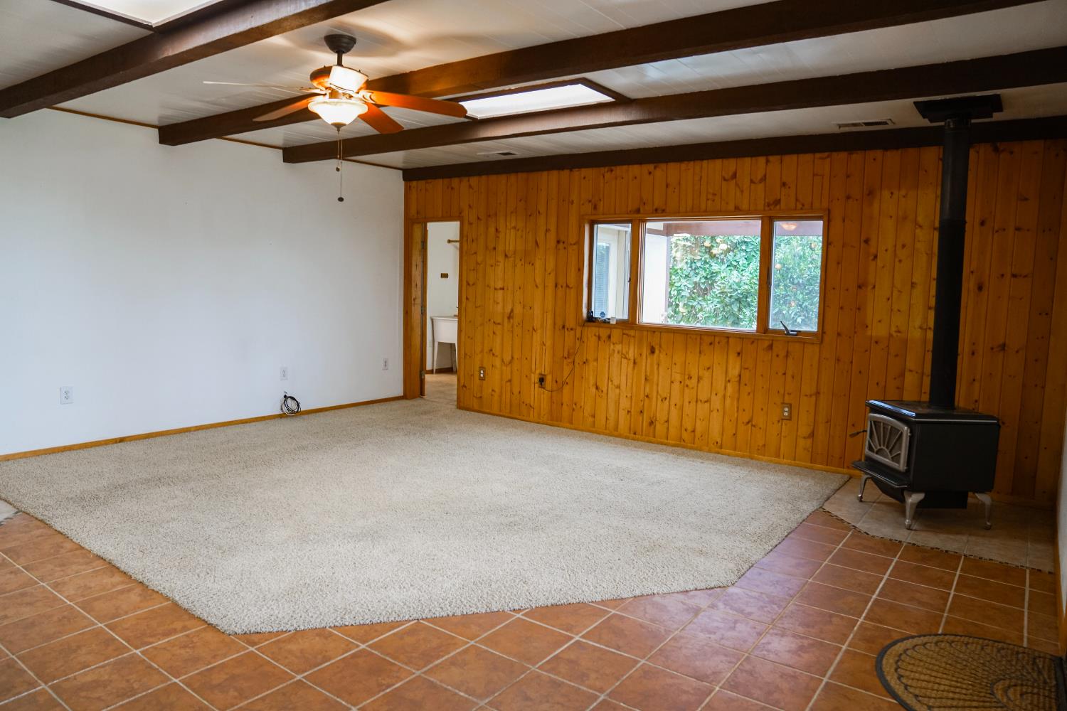 2104 W Magnolia Ave, Caruthers, CA 93609